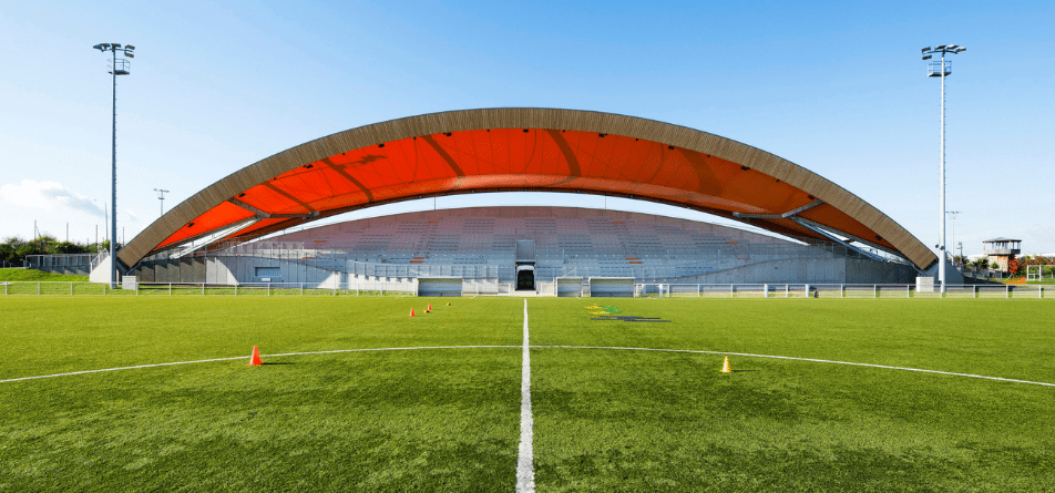 Le terrain d'honneur du stade Salif Keïta à Cergy